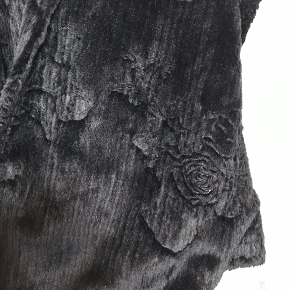 dylan | Black Hooded Velvet Vest Rose Detail Large - Picture 5 of 6